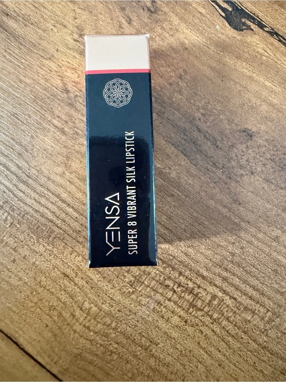Yensa Super 8 Vibrant Silk Lipstick in Captivate - BNIB!